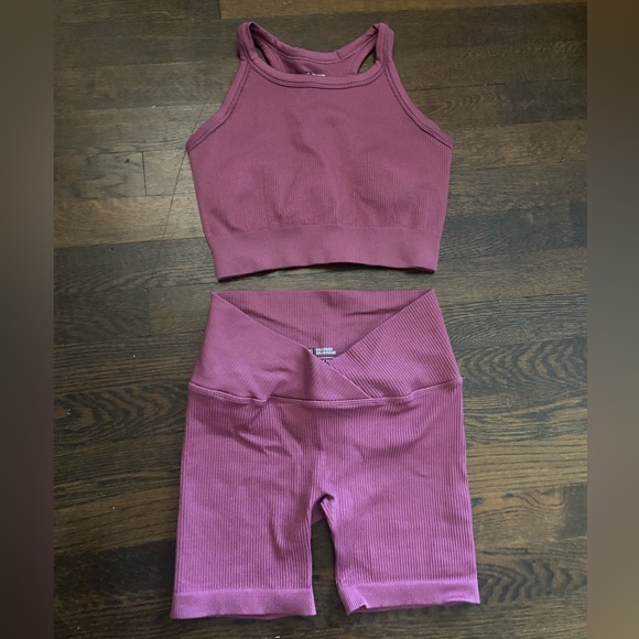Ribbed workout set - Picture 1 of 2